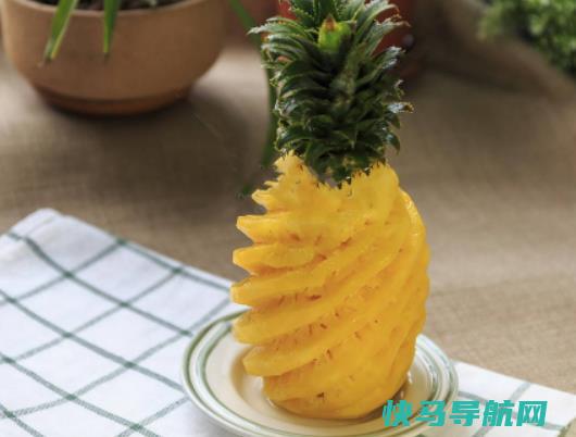 菠萝泡盐水之后需要用清水冲吗？菠萝怎么吃不扎嘴